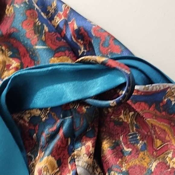 Vintage Elegant Print Satin Robe with Rich Dark Teal Green Accents - Picture 4 of 9